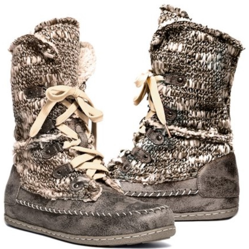 💖1LEFT!💖GORGEOUS LACE UP MAJOR PLUSH BOOT SZ 6💖 - Picture 2 of 8